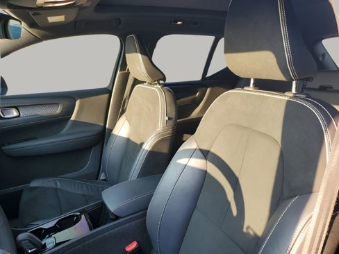 Used 2022 Volvo XC40 P8 Recharge Plus image 26