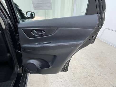 Used 2019 Nissan Rogue S image 13