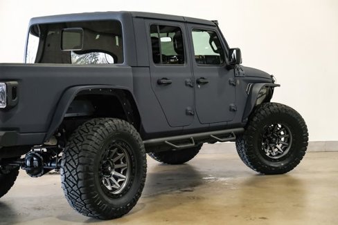Used 2025 Jeep Gladiator Sport image 38