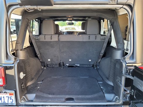 Used 2015 Jeep Wrangler Unlimited Sahara w/ Connectivity Group image 33
