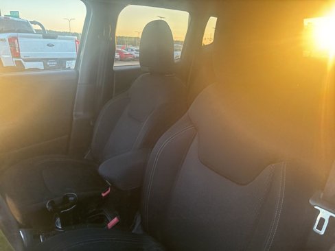 Used 2021 Jeep Renegade Sport image 12