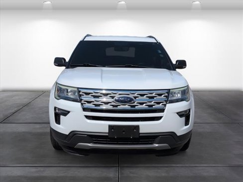 Used 2019 Ford Explorer XLT w/ Equipment Group 201A image 4