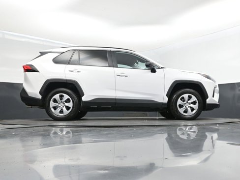 Used 2020 Toyota RAV4 LE image 40