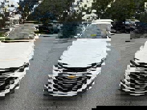 Used 2022 Chevrolet Malibu LT image 3