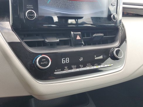 Used 2020 Toyota Corolla LE image 26