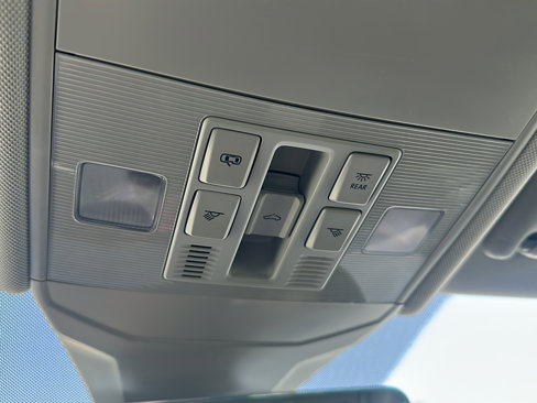 Used 2023 Volkswagen Jetta SE w/ Panoramic Sunroof Package image 38