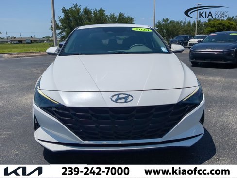 Used 2023 Hyundai Elantra SEL image 3