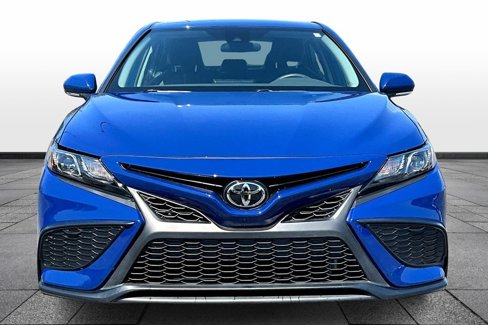 Used 2023 Toyota Camry SE image 2