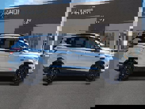 Used 2017 Ford Escape Titanium image 3