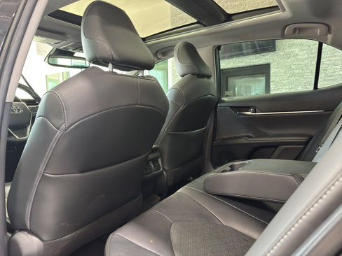 Used 2020 Toyota Camry XSE image 12