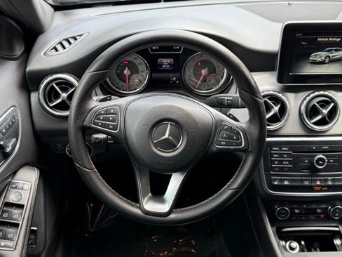 Used 2016 Mercedes-Benz GLA 250 4MATIC image 7