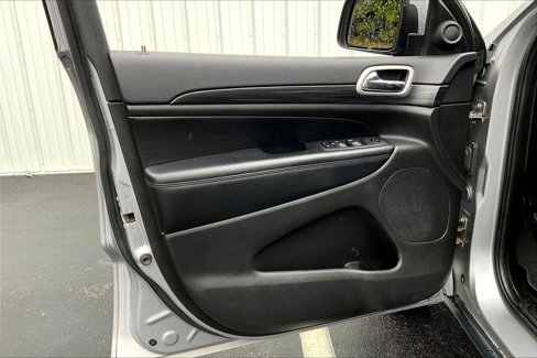 Used 2020 Jeep Grand Cherokee Laredo w/ Quick Order Package 2BN North image 21