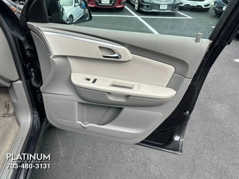 Used 2011 Chevrolet Traverse LT w/ Personal Connectivity Package image 16