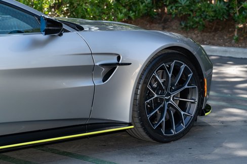 Used 2025 Aston Martin V8 Vantage Coupe image 8