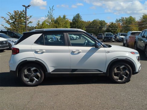 Certified 2024 Hyundai Venue Limited image 2