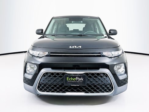 Used 2022 Kia Soul LX image 2