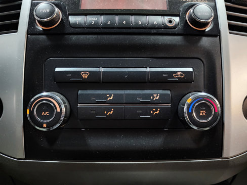 Used 2014 Nissan Frontier SV image 31