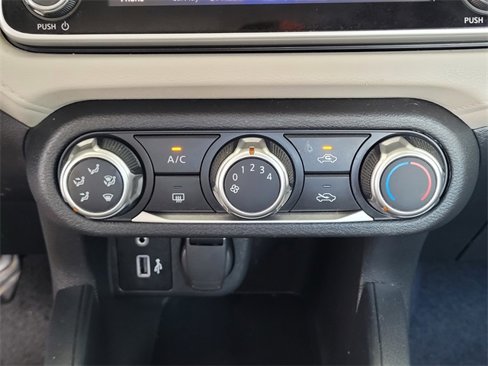 Used 2021 Nissan Versa SV image 21