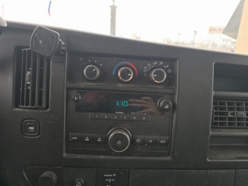 Used 2011 Chevrolet Express 2500 image 12