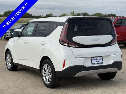 Used 2023 Kia Soul LX image 6