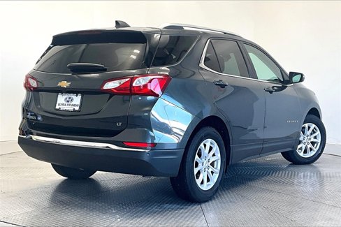Used 2018 Chevrolet Equinox LT image 2