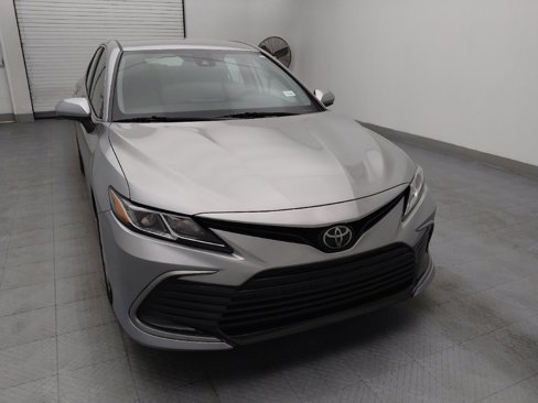 Used 2022 Toyota Camry LE image 14
