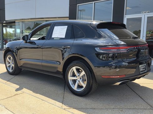 Certified 2021 Porsche Macan image 3