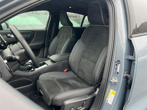 Used 2023 Volvo C40 P8 Recharge Ultimate image 19