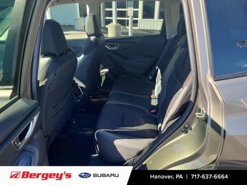 Used 2020 Subaru Forester Premium image 11