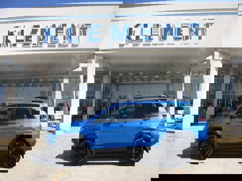 Used 2020 Jeep Cherokee Trailhawk w/ Cold Weather Group image 1