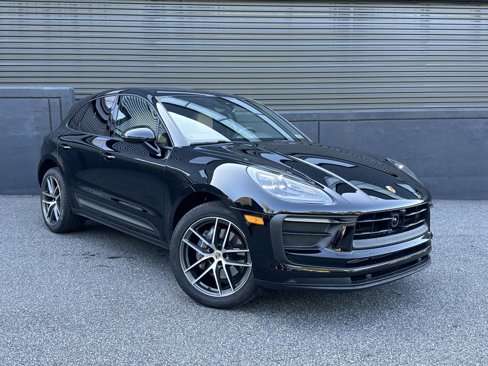 Certified 2025 Porsche Macan image 12