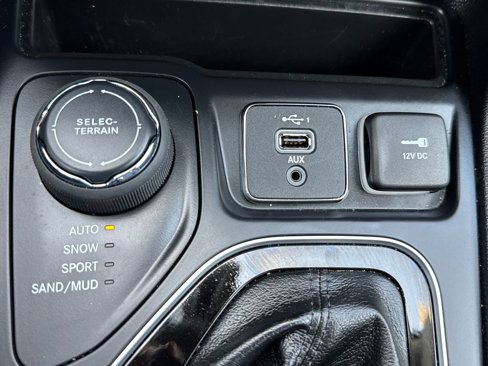 Certified 2021 Jeep Cherokee Limited w/ Mopar Interior Package image 28