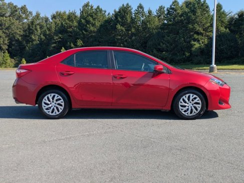 Used 2018 Toyota Corolla LE image 3