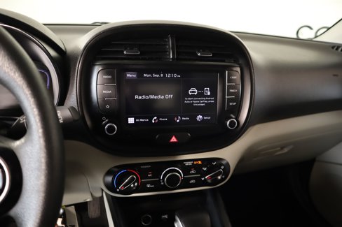 Used 2023 Kia Soul LX w/ LX Technology Package image 5