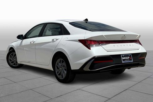 Used 2024 Hyundai Elantra SEL image 11