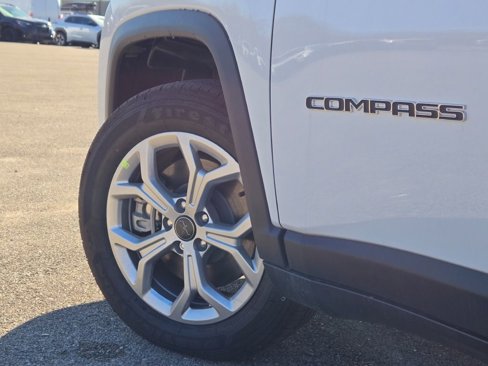 New 2025 Jeep Compass Latitude image 20