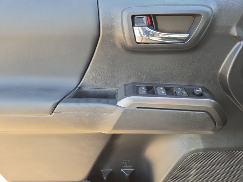 Used 2023 Toyota Tacoma TRD Off-Road image 15