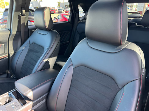 Used 2022 Ford Edge ST-Line image 11