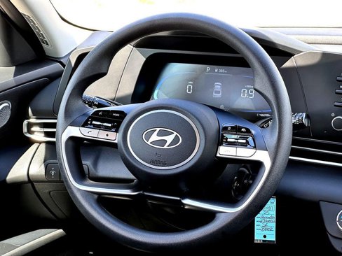 New 2025 Hyundai Elantra SE image 28