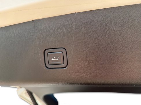Used 2023 Chevrolet Traverse RS image 22