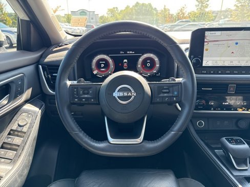 Used 2023 Nissan Rogue Platinum image 11