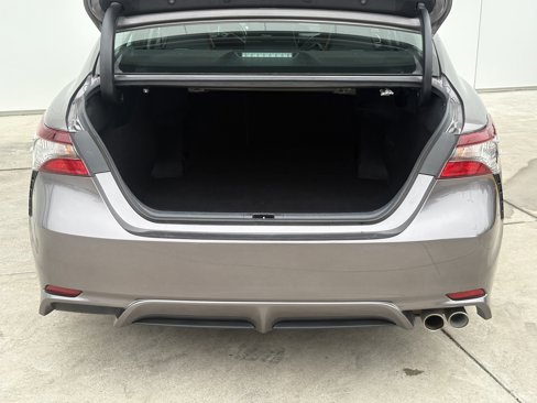 Used 2022 Toyota Camry SE image 9