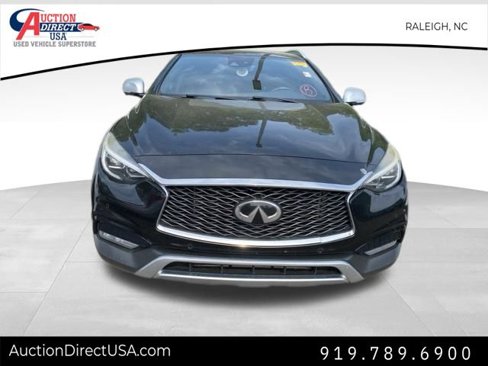 Used 2017 INFINITI QX30 Premium w/ Technology Package image 2