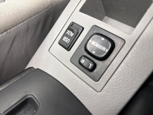 Used 2012 Toyota RAV4 FWD image 17