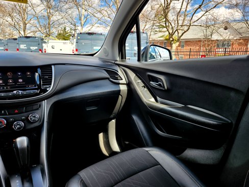 Used 2022 Chevrolet Trax LT w/ LT Convenience Package image 25