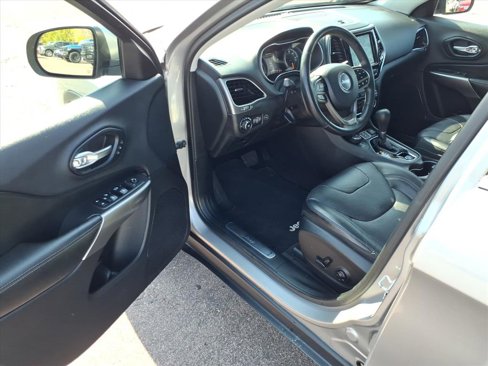Used 2019 Jeep Cherokee Limited w/ Luxury Group image 26