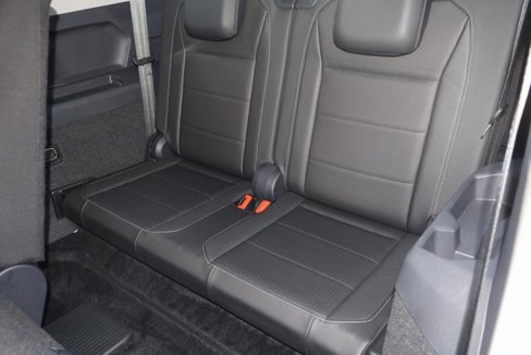 Used 2019 Volkswagen Tiguan SE w/ Panoramic Sunroof Package image 16