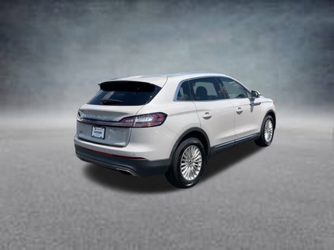 Used 2019 Lincoln Nautilus Premier image 4