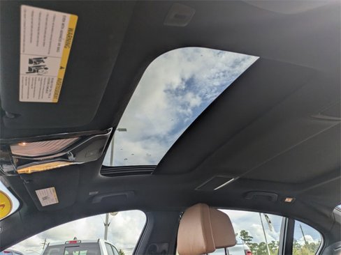 Used 2017 BMW 740i image 21