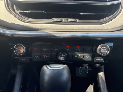 Used 2022 Jeep Compass Limited image 32